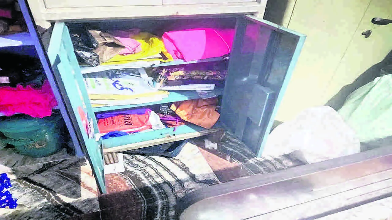 THEFTS:  వరుస చోరీలతో బెంబేలు