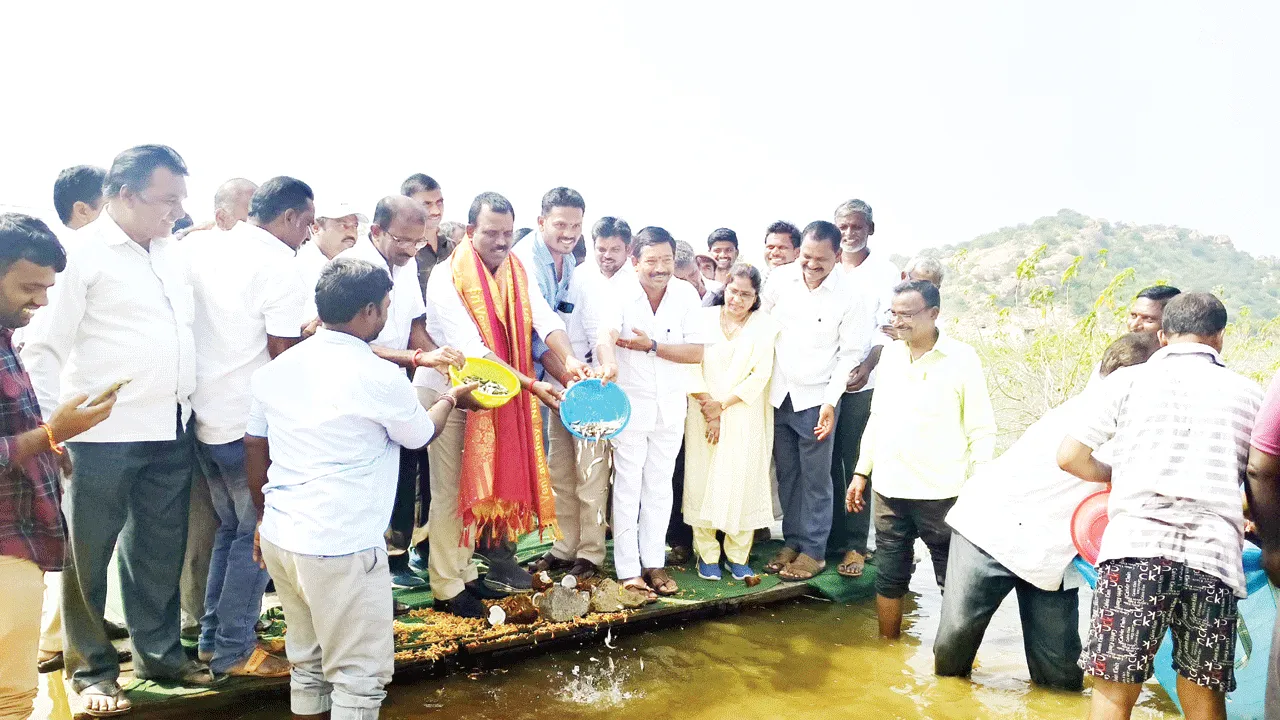 మత్స్యకారుల సంక్షేమానికి పాటుపడుతాం