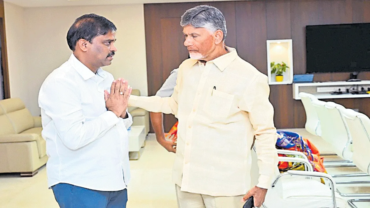 సీఎం చంద్రబాబును కలిసిన ఎమ్మెల్సీ అభ్యర్థి రాజశేఖర్‌ 