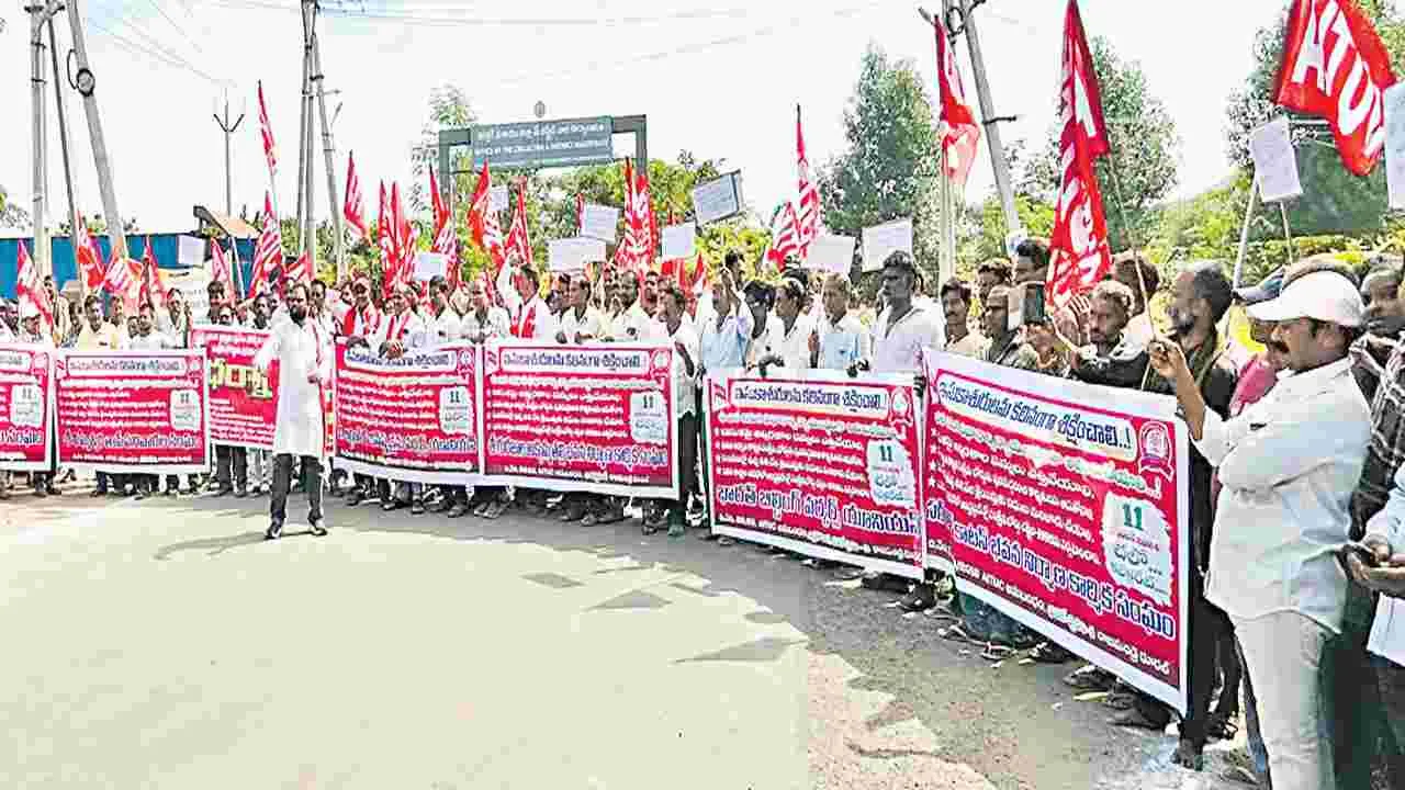 ఉచిత ఇసుక దోపిడీని అరికట్టాలి