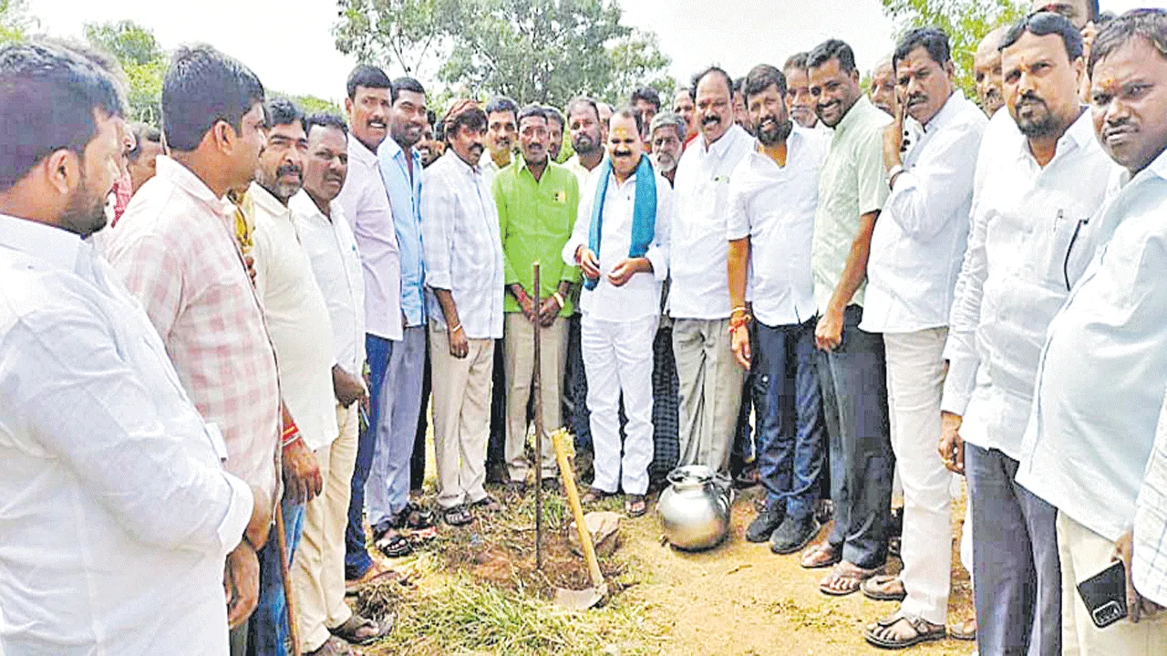 అర్హులందరికీ రేషన్‌కార్డులందిస్తాం