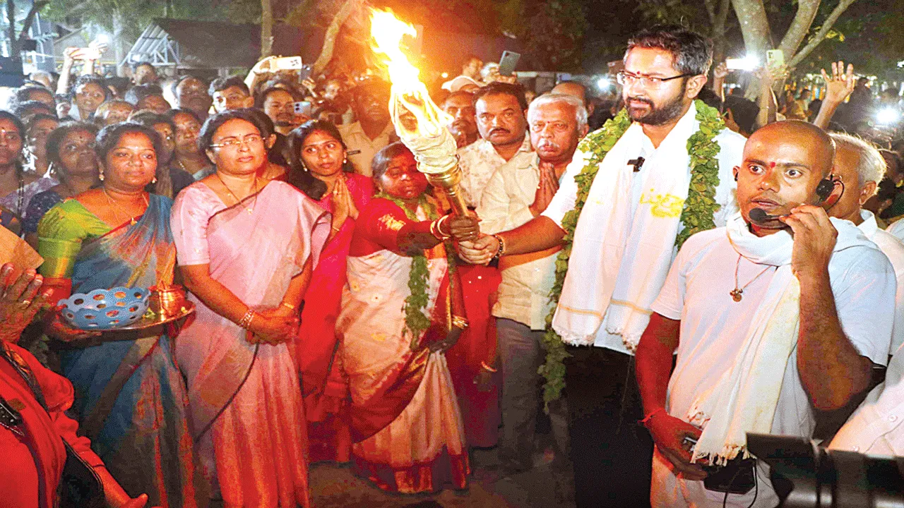  భక్తి శ్రద్ధలతో ఆకాశజ్యోతి ప్రజ్వలన 