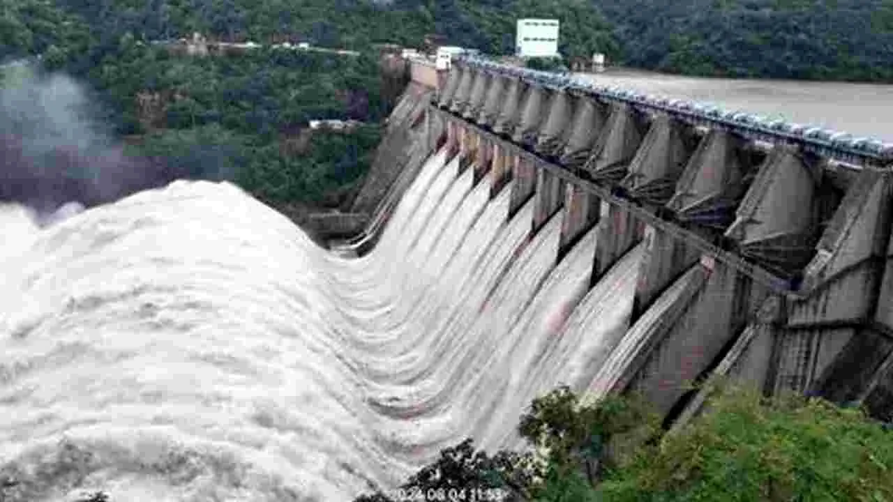 Srisailam: శ్రీశైలం నుంచి నీటి తరలింపు ఆపండి