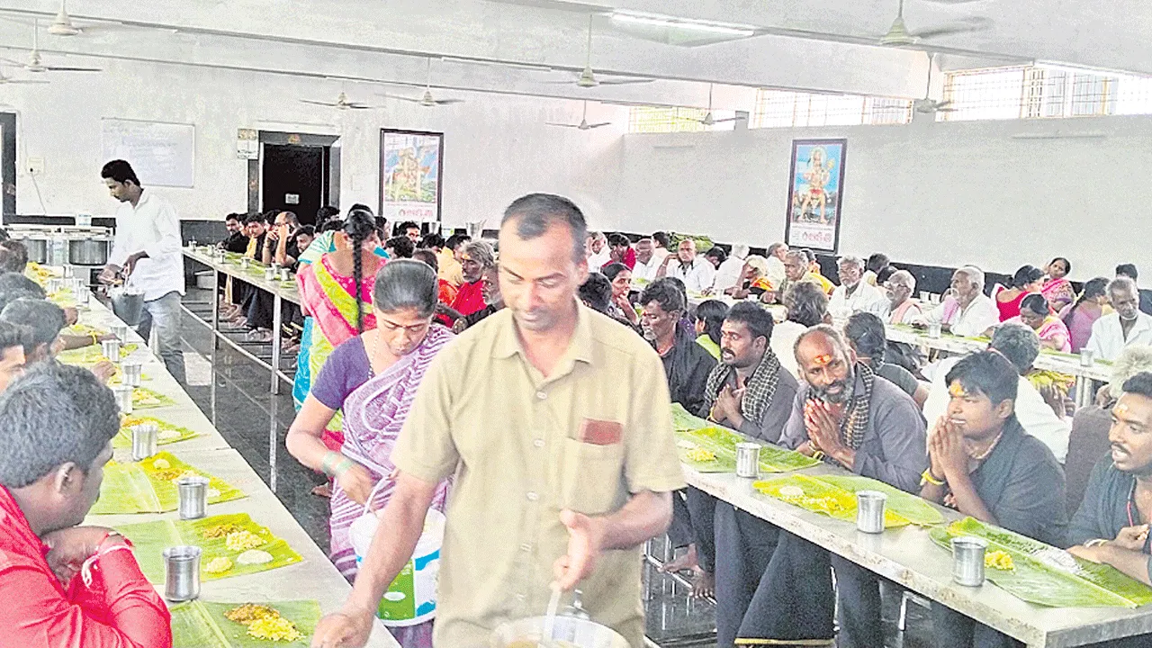 శింగరకొండలో నిత్యాన్నదానం