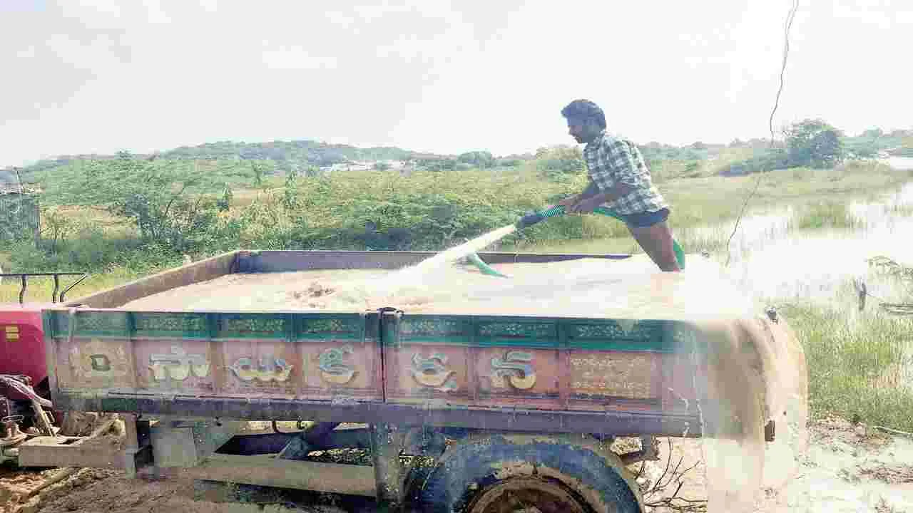 కుటీర పరిశ్రమగా కృత్రిమ ఇసుక తయారీ 