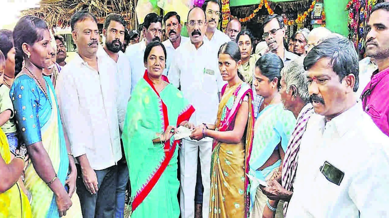 MLA SUNITHA: అర్హత ఉన్న ప్రతి ఒక్కరికీ పింఛన్లు