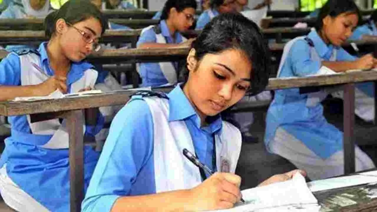 Exams: టెన్త్‌ పరీక్ష ఫీజు చెల్లింపునకు 18 వరకు గడువు