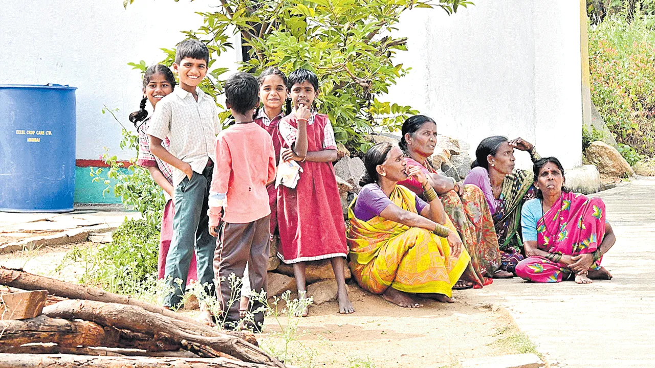 భయం గుప్పిట్లోనే..!