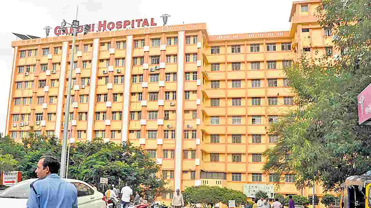 Gandhi Hospital: ‘గాంధీ’లో ఎక్స్‌రేలకు తిప్పలు