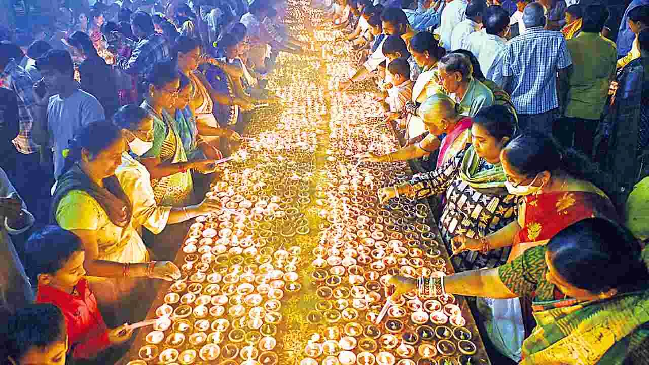 Kartika Purnima: కోవెలలో కార్తీక దీప కాంతులు