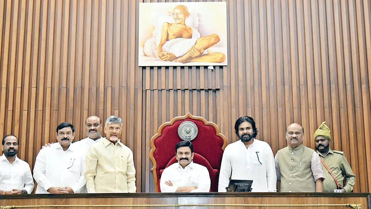 పశ్చిమకు పదవుల పండుగ