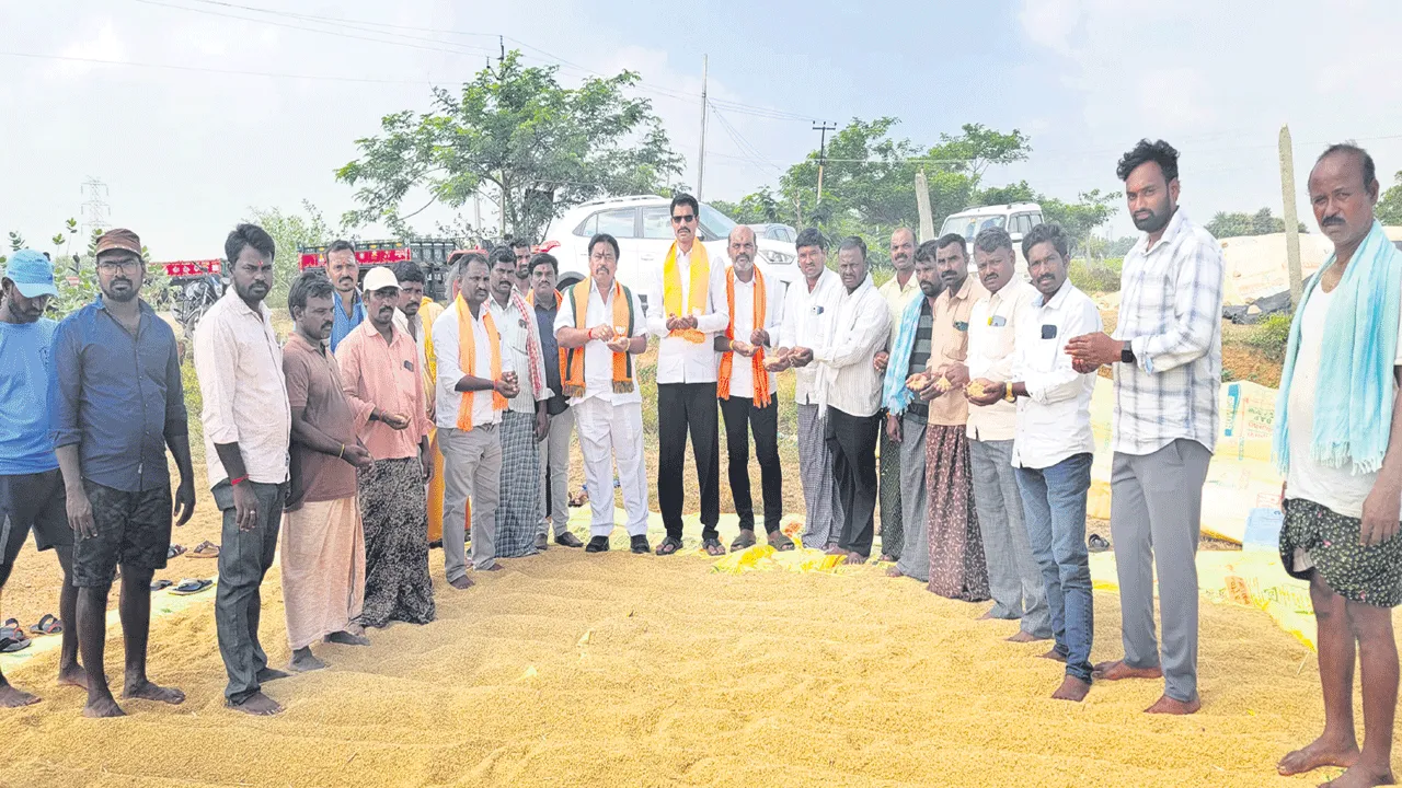 కొనుగోలు కేంద్రాలు ఏర్పాటు చేయాలి