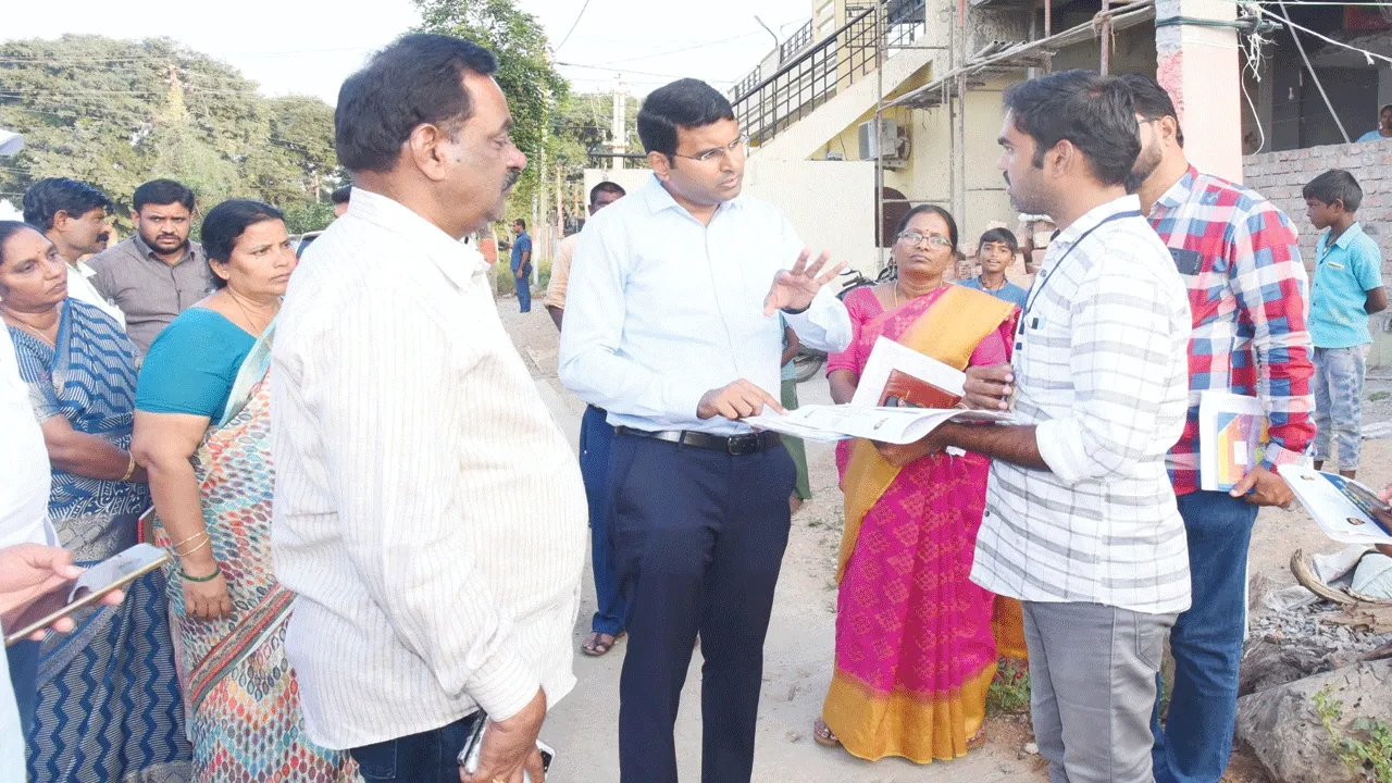 కుటుంబాల వివరాలు సమగ్రంగా ఉండాలి