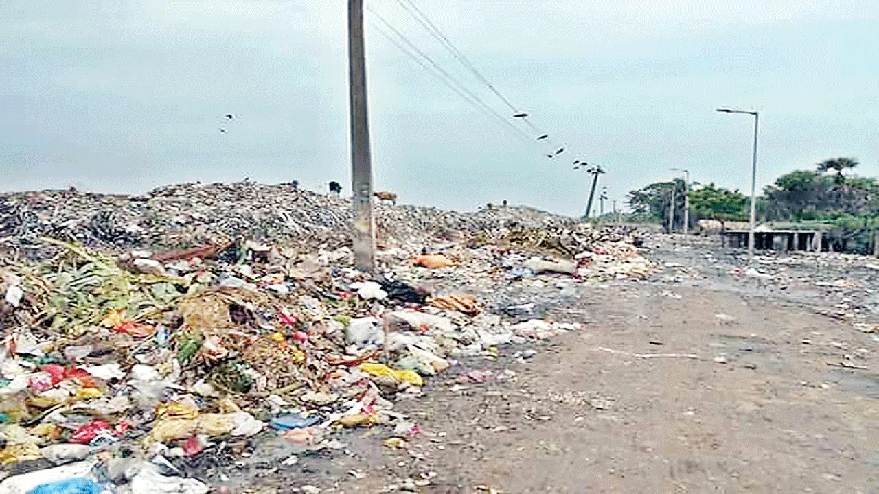 కాలుష్య కోరల్లో వశిష్ఠ గోదావరి 