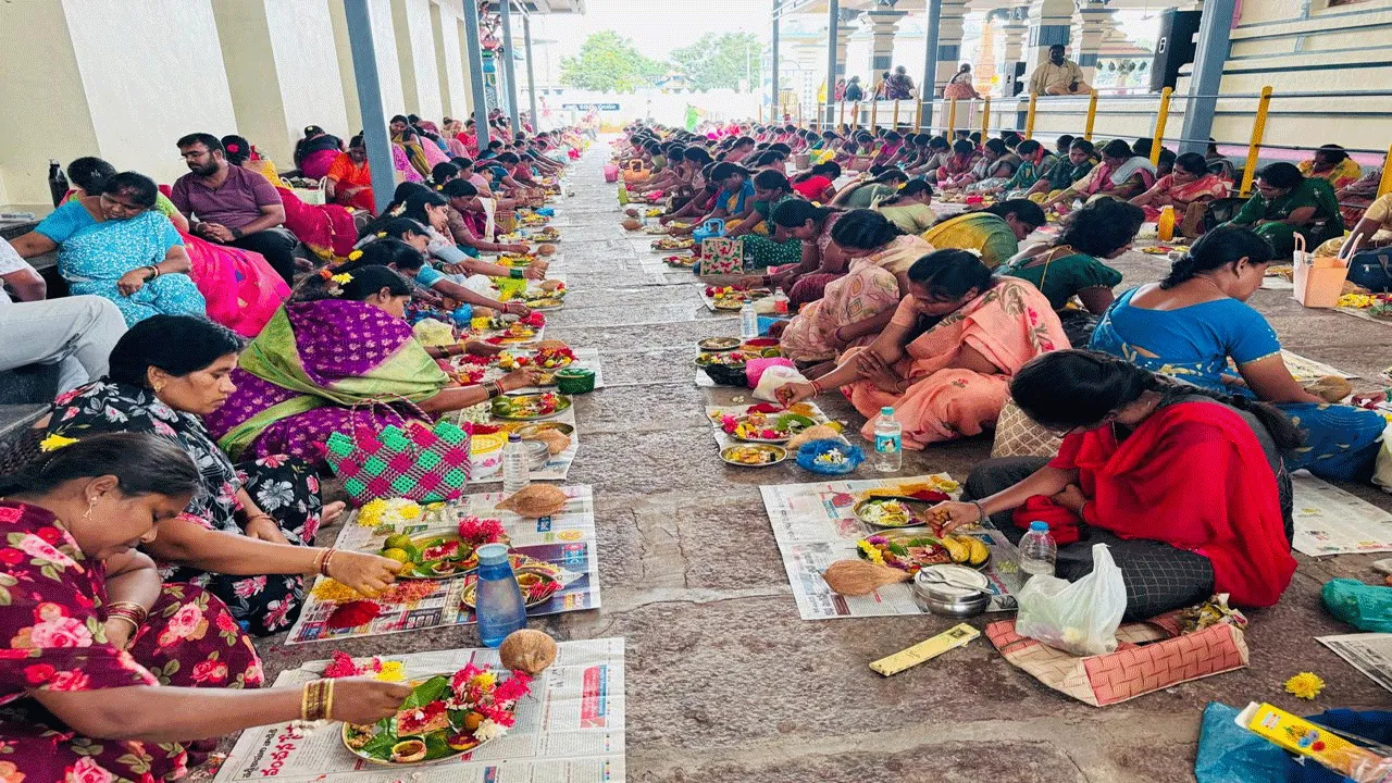 విజయదుర్గ సన్నిధిలో రాహుకాల పూజలు