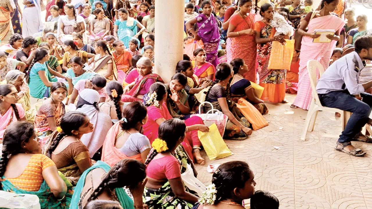 గర్భిణులకు స్కానింగ్‌ తిప్పలు