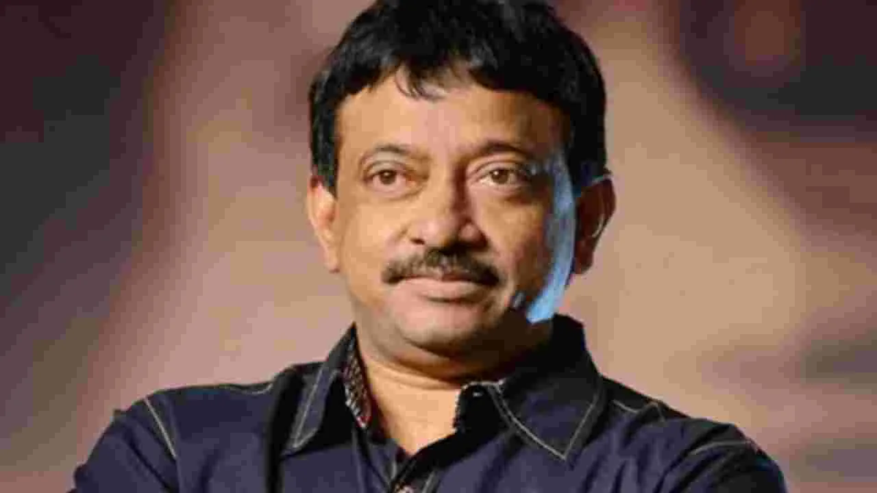 RGV: సినీ డైరెక్టర్ రాంగోపాల్ వర్మకి షాక్.. ఇంటికి పోలీసులు..