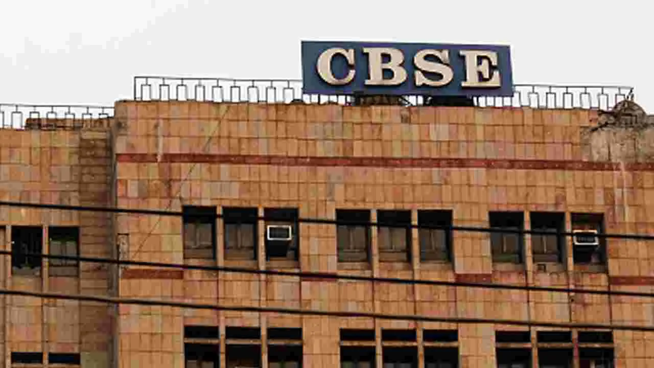 CBSE : వచ్చే ఏడాది 10, 12వ తరగతి సిలబస్ 15 శాతం కట్.. సీబీఎస్ఈ క్లారిటీ