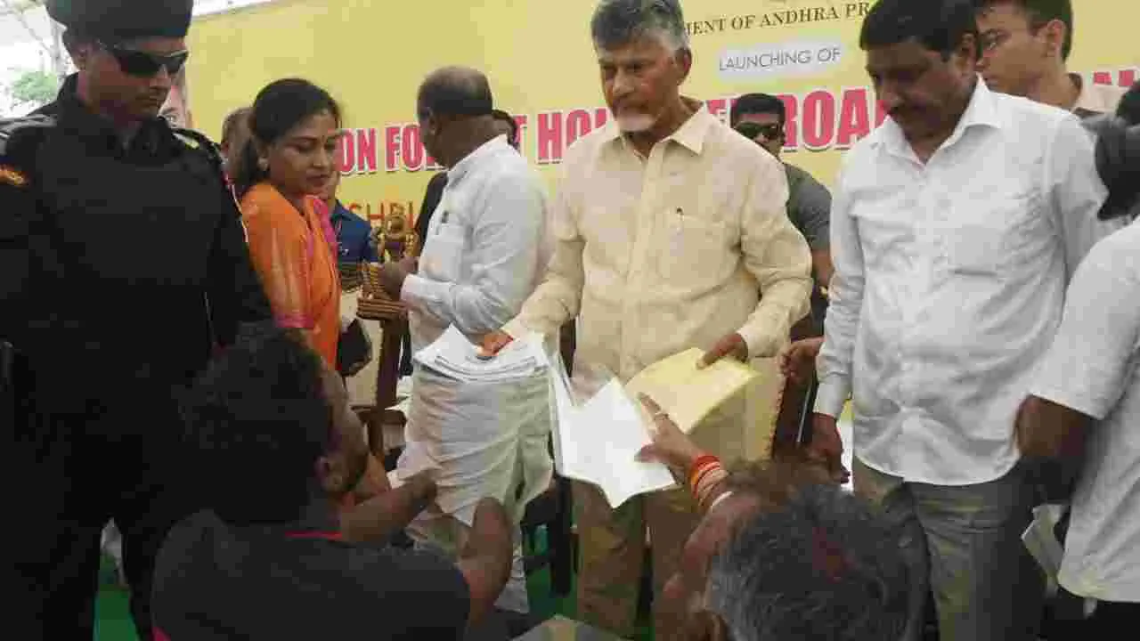 CM Chandrababu: ఏపీలో గుంతలు పూడ్చే కార్యక్రమానికి సీఎం చంద్రబాబు శ్రీకారం