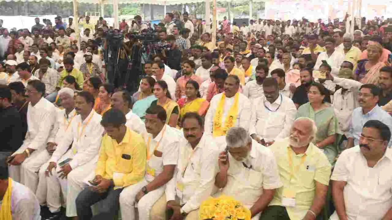 CM Chandrababu: ఏపీలో గుంతలు పూడ్చే కార్యక్రమానికి సీఎం చంద్రబాబు శ్రీకారం