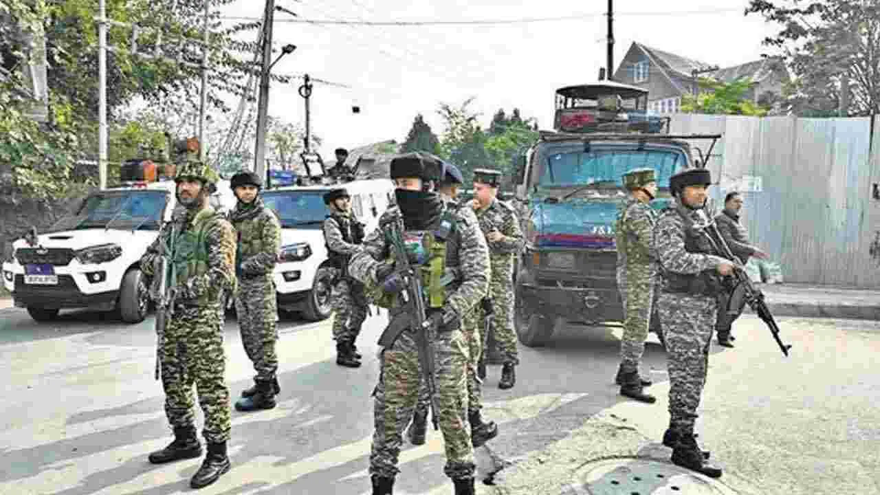 Srinagar Encounter: బిస్కెట్లను తెలివిగా ఉపయోగించి ఆపరేషన్‌ను సక్సెస్ చేసిన బలగాలు