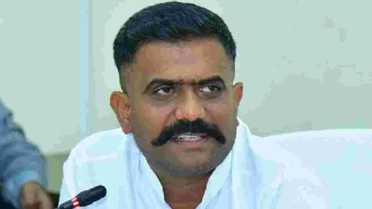 YCP Kethi Reddy: ప్యాలెస్‌ను ఖాళీ చేయండి.. మాజీ ఎమ్మెల్యే కేతిరెడ్డి వెంకటరామిరెడ్డి ఫామ్ హౌస్‌కు నోటీసులు..