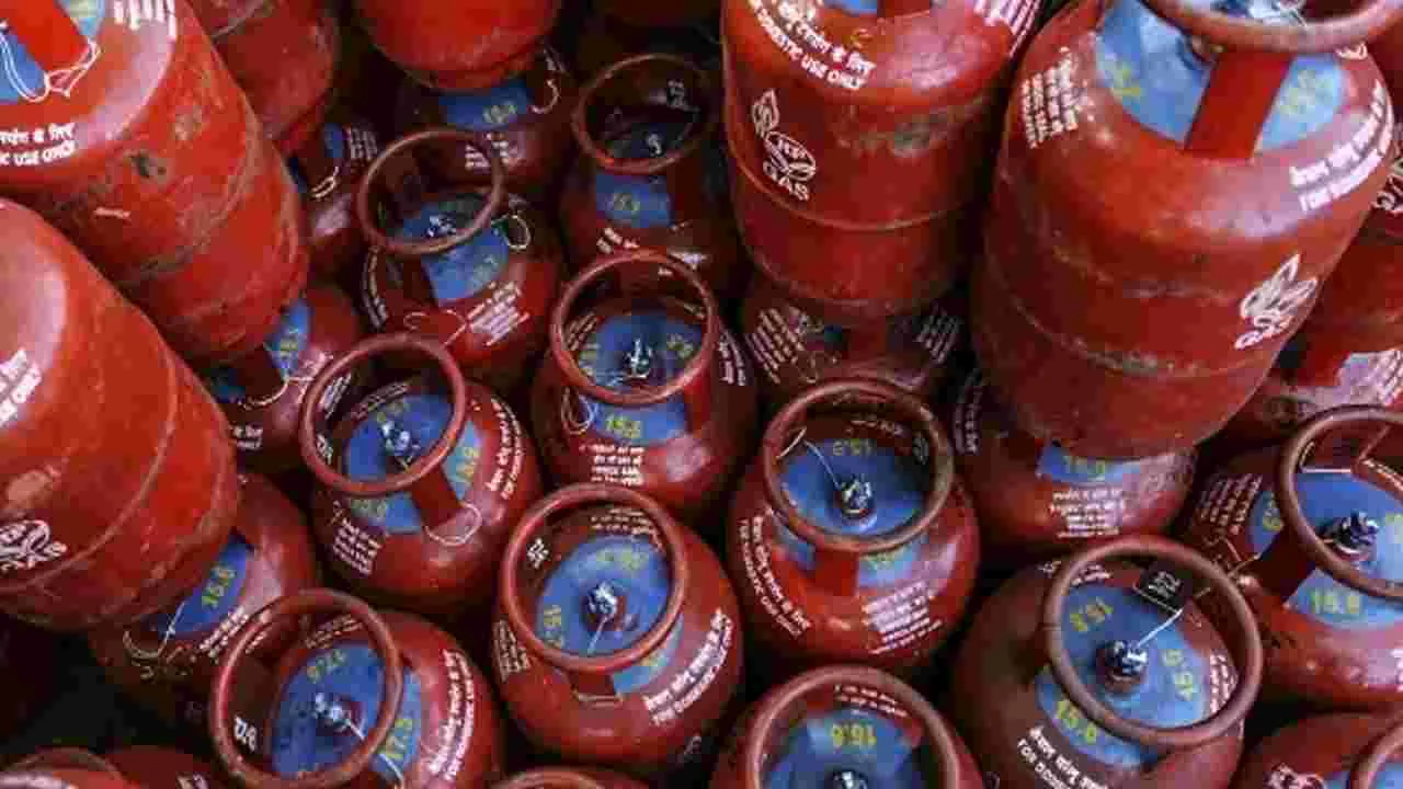  LPG Gas: సామాన్యులకు షాకింగ్.. పెరిగిన ఎల్‌పీజీ గ్యాస్ ధరలు