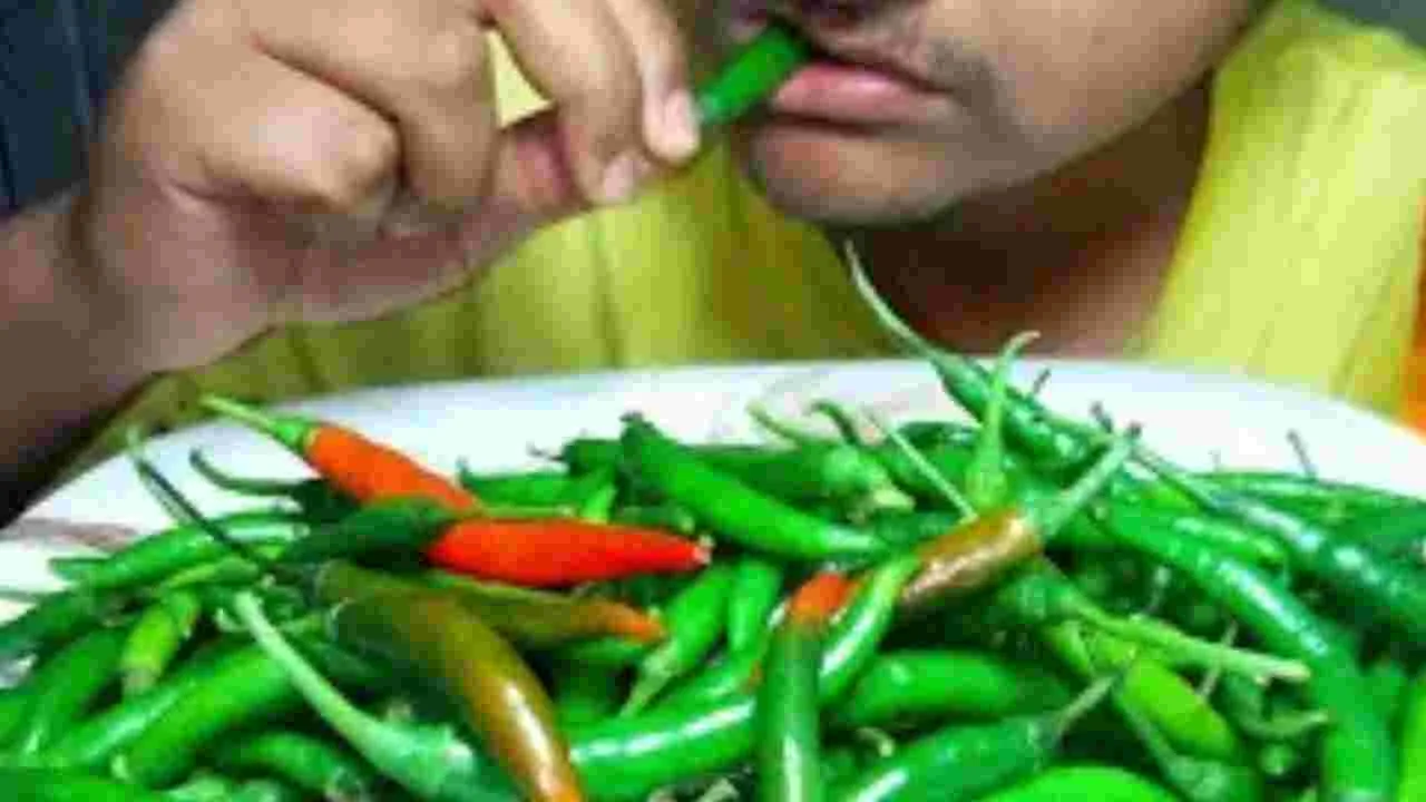 Green Chilli : పచ్చి మిరపకాయలను ఇష్టంగా లాగించేస్తున్నారా.. బీ కేర్ ఫుల్..! 