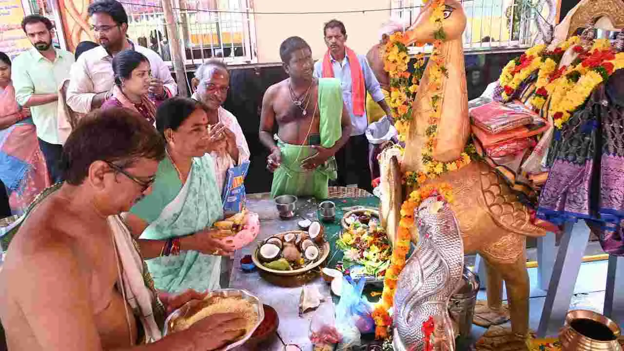 భక్తిశ్రద్ధలతో నాగుల చవితి వేడుకలు.. 