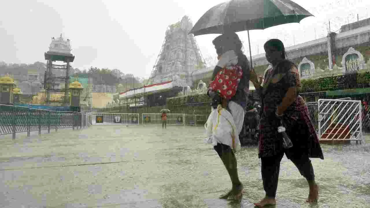 Tirumala: తిరుమలలో భారీ వర్షం