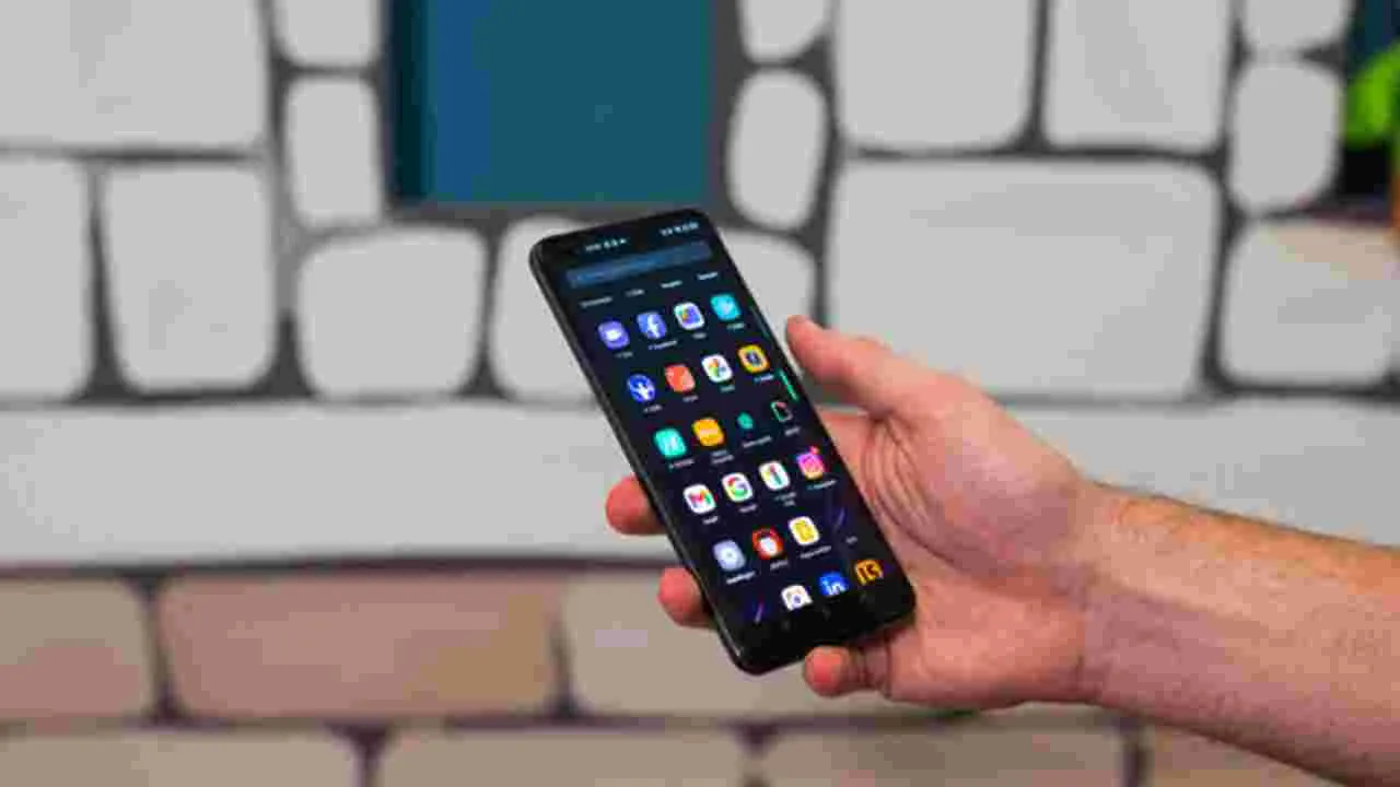 Smart Phone Tips: మీ మొబైల్ విషయంలో పొరపాటున కూడా ఈ పనులు చేయకండి.. 