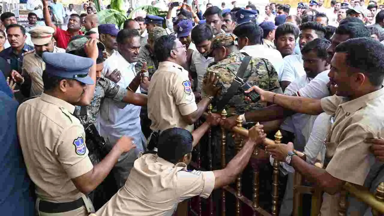 లక్ష్మీనరసింహస్వామిని దర్శించుకున్న సీఎం రేవంత్ రెడ్డి