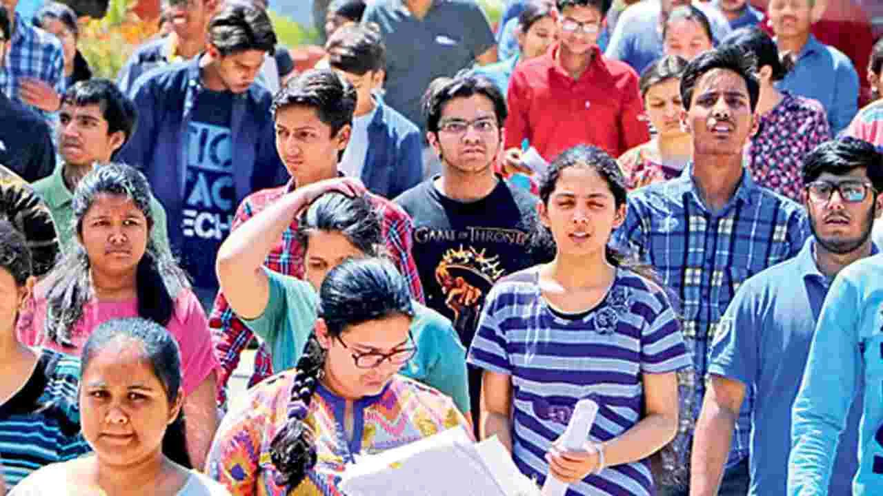 Exam Attendance: గ్రూప్‌-3 పరీక్షకు 50% హాజరు 