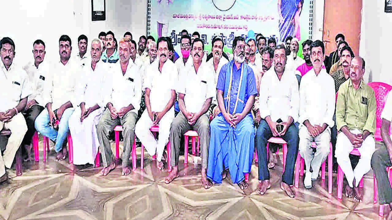 YCP LEADERS: ‘మాలగుండ్ల’ను అడ్డుకుంటాం