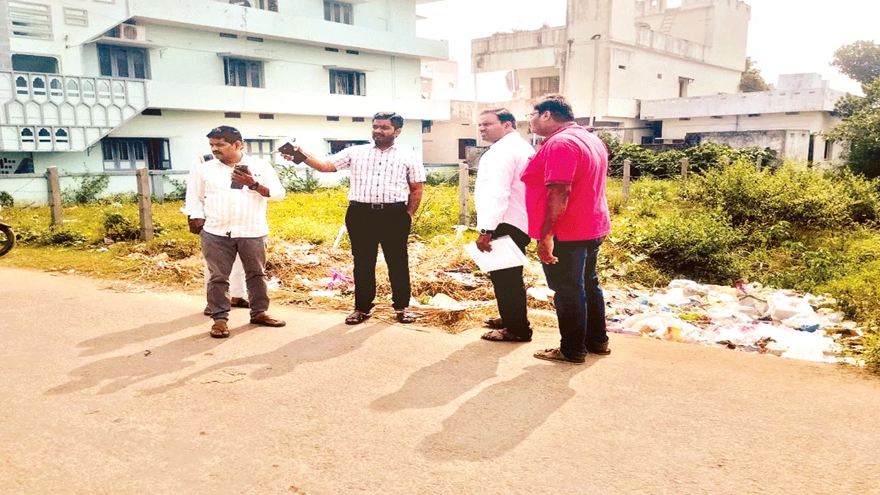 ఆక్రమణదారులపై చర్యలు చేపట్టాలి