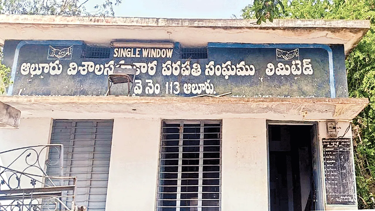 ‘సహకార’ అధ్యక్ష పీఠంపై తమ్ముళ్ల ఆశలు