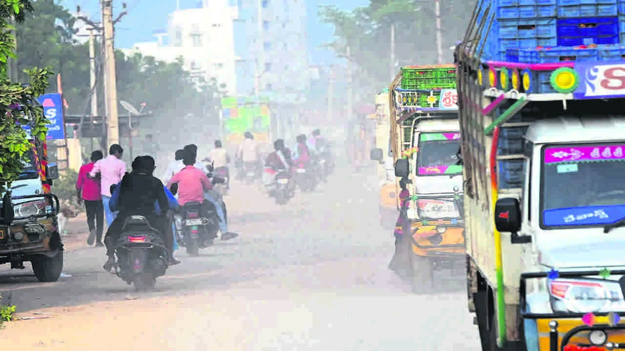 ROAD : దుమ్ము.. ధూళితో ప్రయాణం