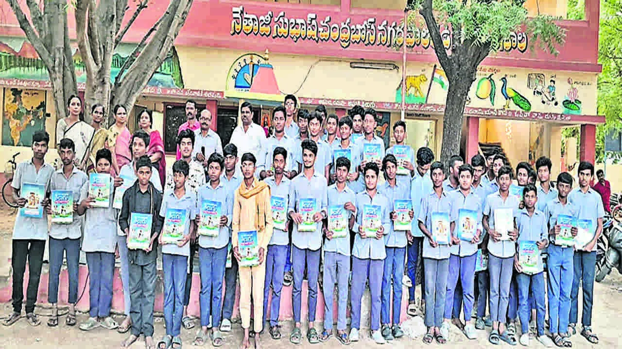 EDUCATION: విద్యార్థి జీవితంలో పది కీలకం : డీఈఓ