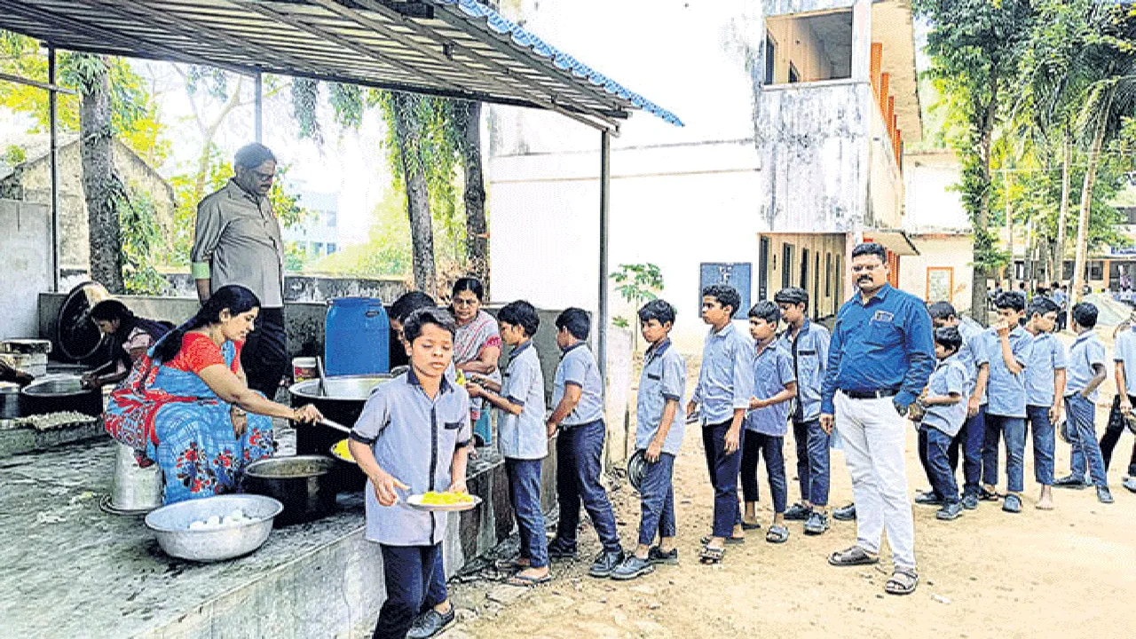 బడి భోజనం.. నాణ్యత లోపం!