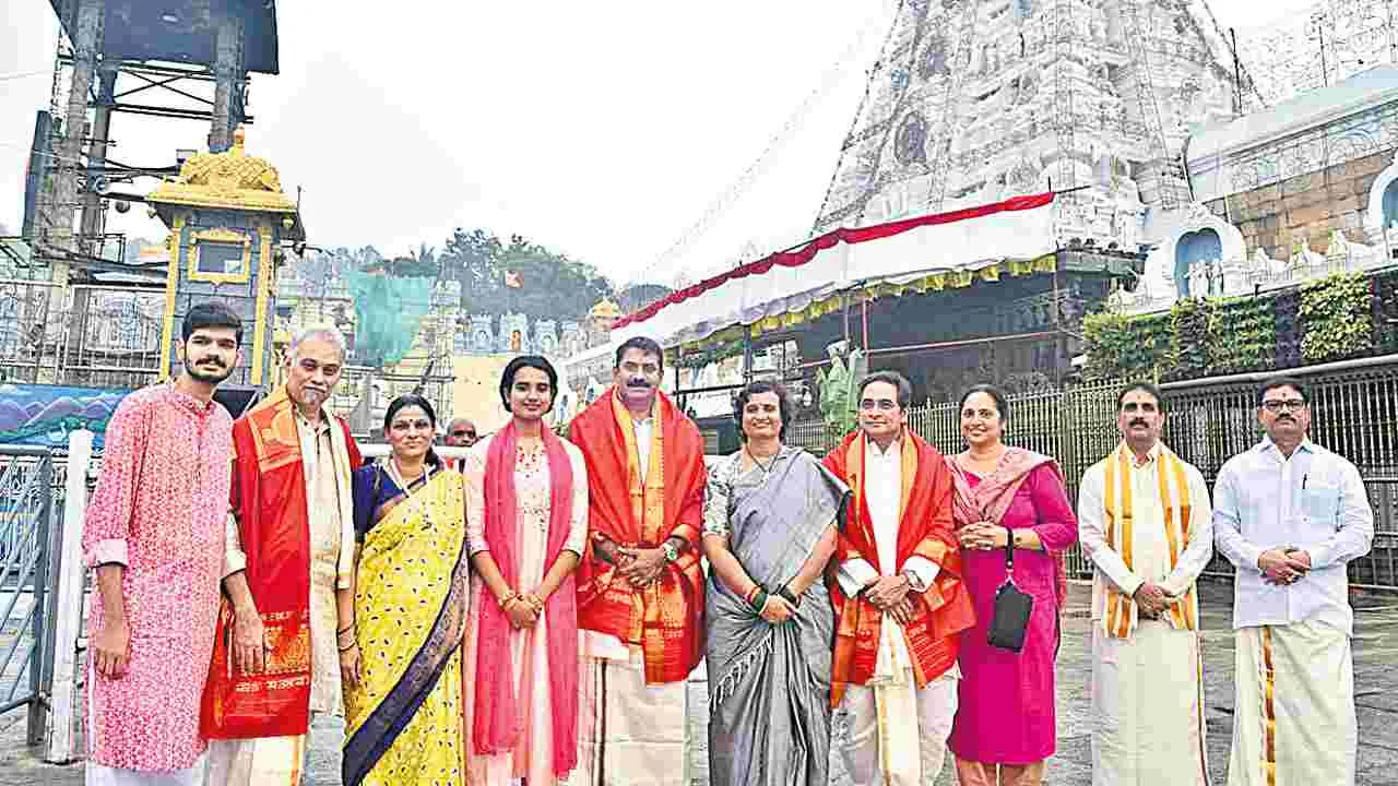 Tirumala: శ్రీవారి సేవలో ఏపీ, తెలంగాణ హైకోర్టు జడ్జిలు