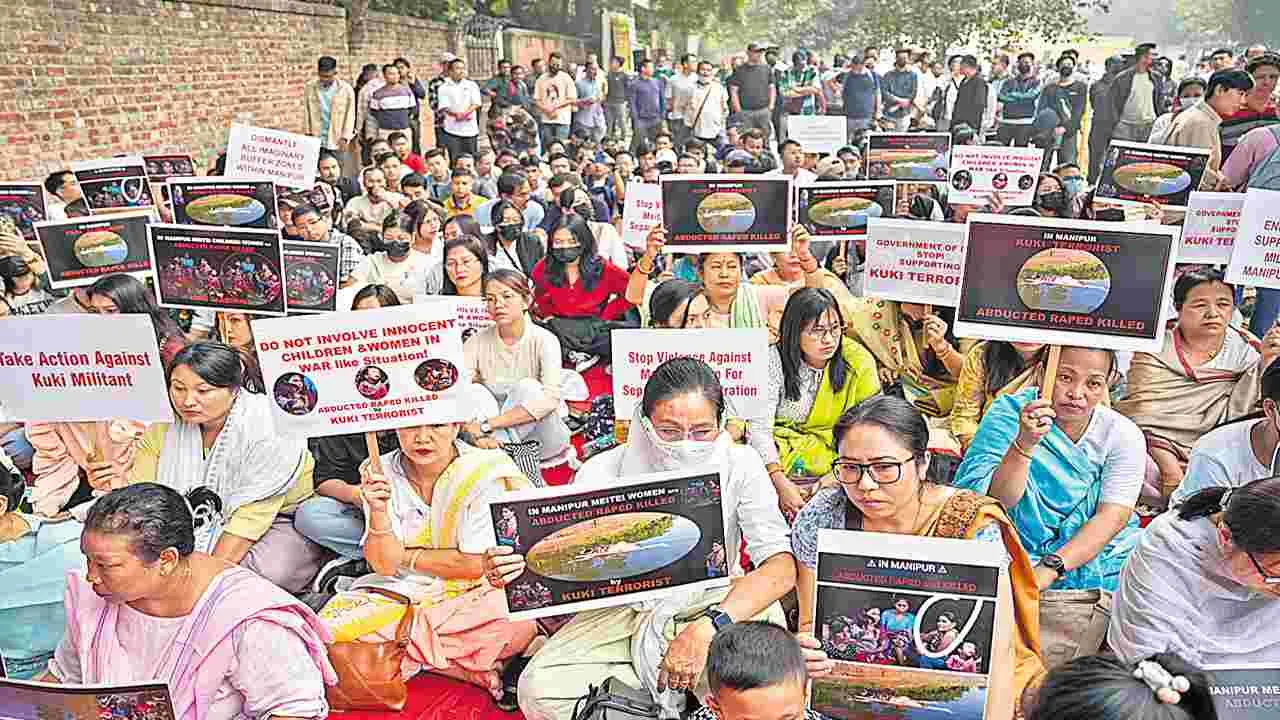 Manipur : బాలుడి తల, చేతులు నరికి..