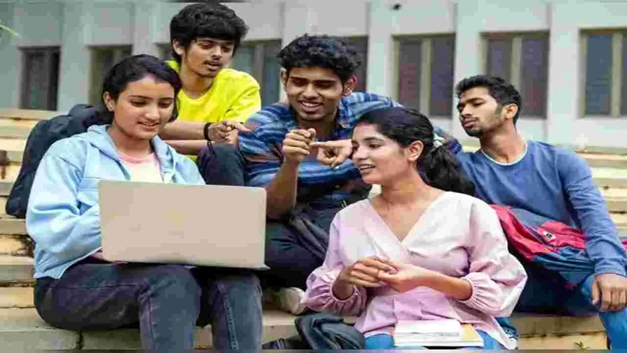 Indian students : యూకే వర్సిటీలా.. వద్దులే! 