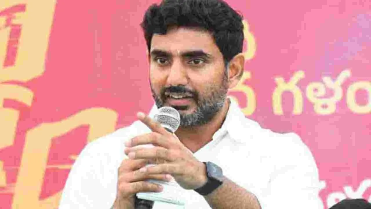 కార్యకర్త కుమారుడి వైద్యానికి లోకేశ్‌ సాయం