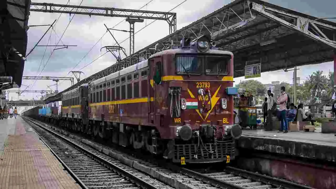 Indian Railway: సీసీ టీవీలపై అసత్య ప్రచారం.. రంగంలోకి దిగిన భారతీయ రైల్వే