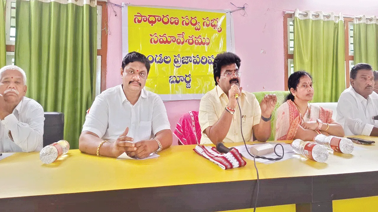 బెల్ట్‌షాపులు నిర్వహిస్తే పీడీయాక్ట్‌ ప్రయోగించండి