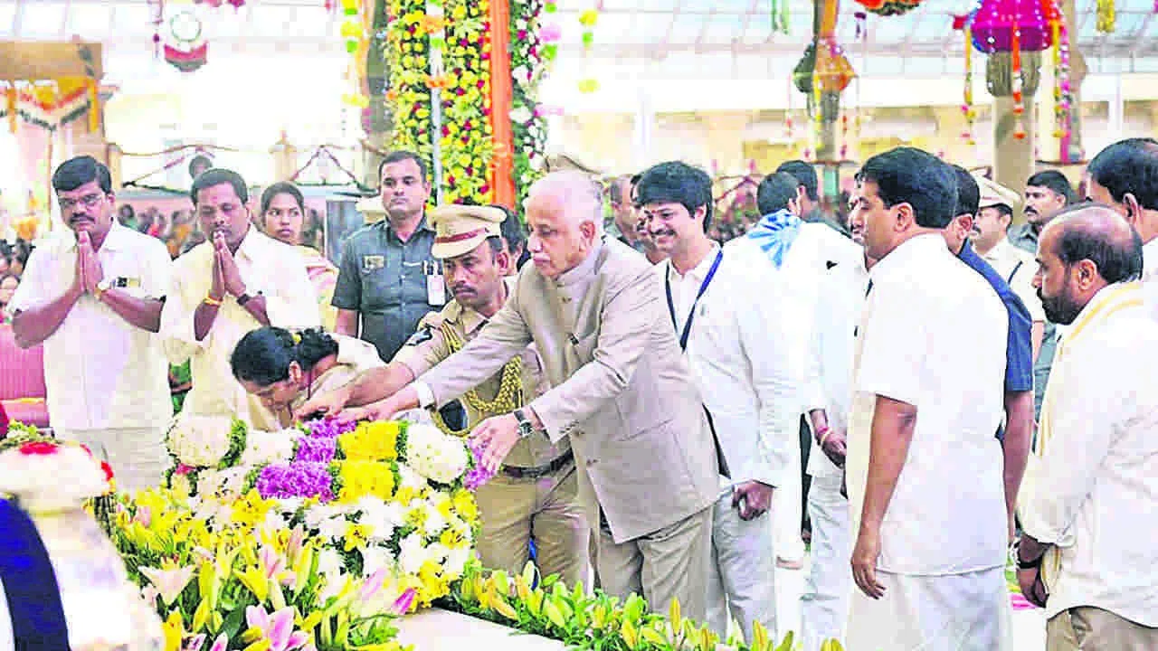 GOVERNER VIST: ప్రపంచ శాంతి వేదిక.. ప్రశాంతినిలయం