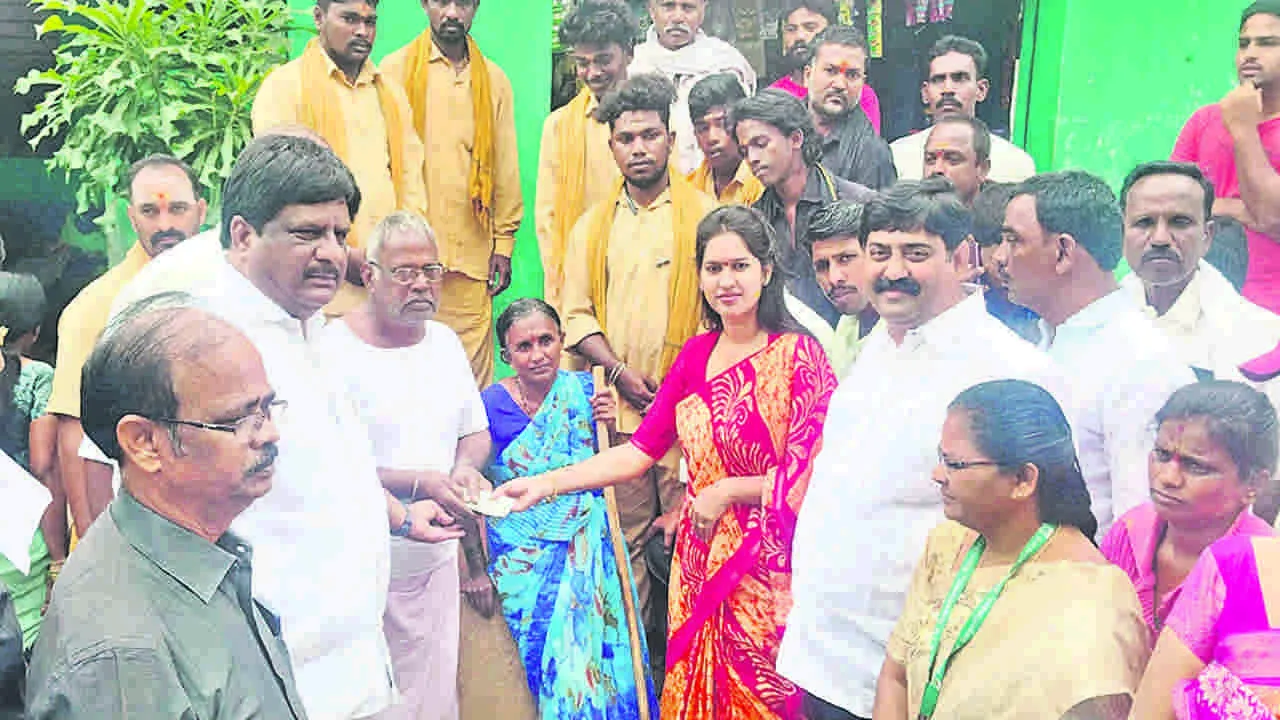 MLA SHRAVANISHREE : పేదలకు అండగా ప్రభుత్వం : ఎమ్మెల్యే శ్రావణిశ్రీ