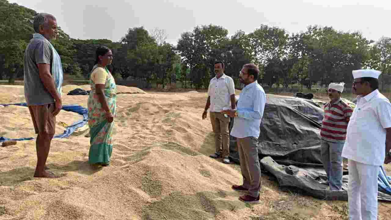 ధాన్యం కొనుగోలు కేంద్రాల పరిశీలన 