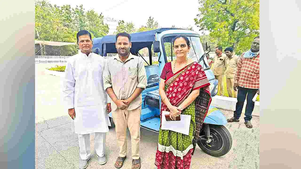 Hyderabad: ప్రజావాణితోఅందిన ఎలక్ర్టికల్‌ ఆటో