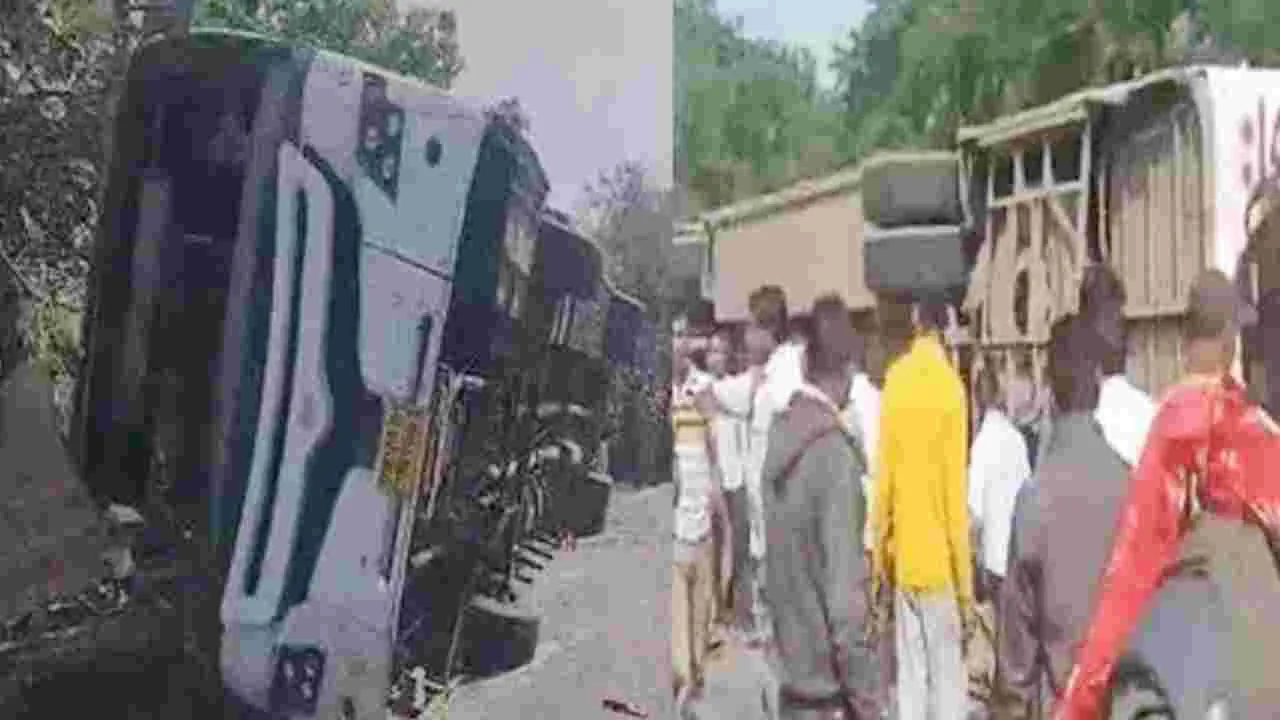 Accident: మహారాష్ట్రలో ఆర్టీసీ బస్సు బోల్తా